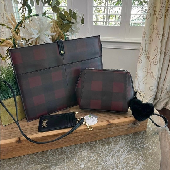 ISAAC MIZRAHI TABLET  HOLDER/COSMETIC BAG CC WITH LANYARD/ BLK FAUX FUR KEY RING - Picture 1 of 10